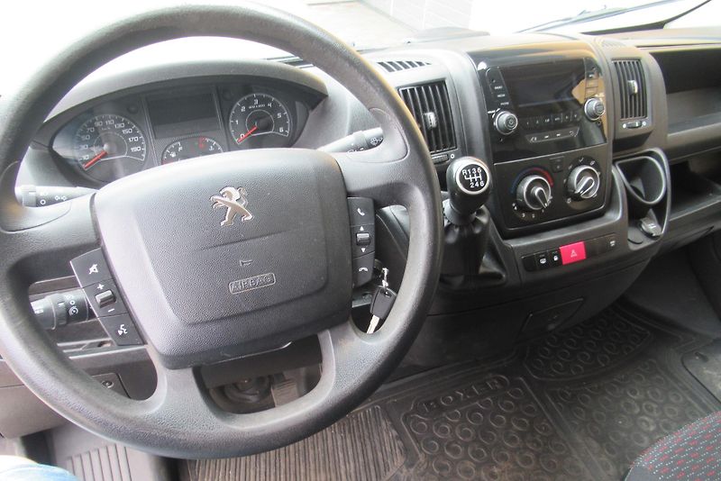 Peugeot Boxer 2.2 HDi KLIMA TAŽNÉ 2.5t - fotka 11 z 21