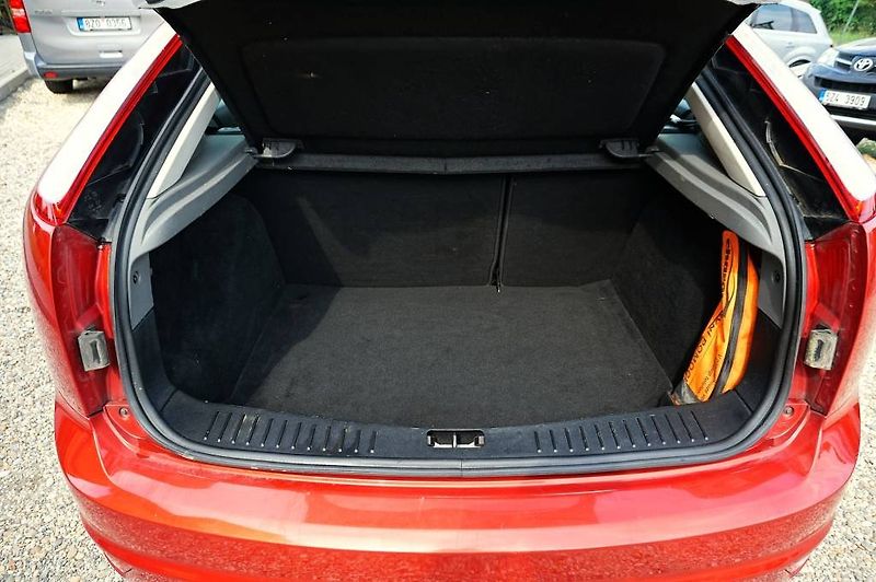 Ford Focus (2009) TREND 1,6 16V 74 kW - fotka 13 z 36