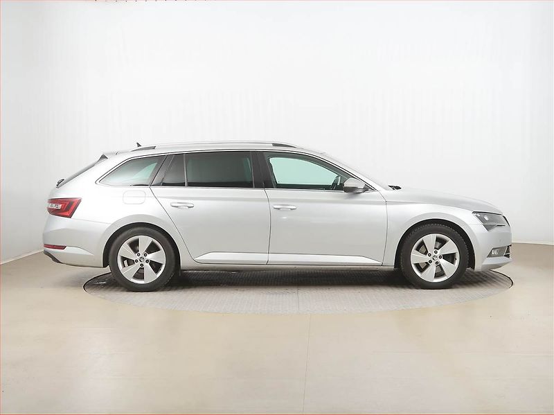 Škoda Superb (2016) 2.0 TDI, Kůže, Bi-Xenony - fotka 6 z 17