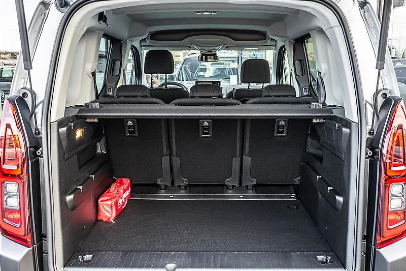 Citroën Berlingo (2026) 1,5 MAX Diesel + ZIMA+hands fr - fotka 8 z 18