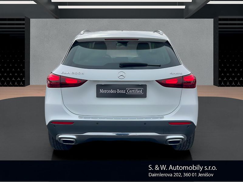 Mercedes-Benz GLA 200 d 4MATIC - fotka 6 z 29