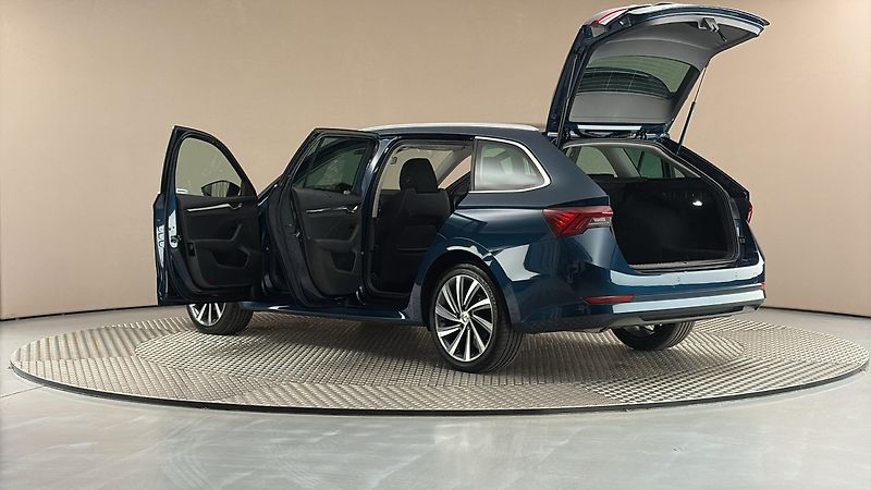 Škoda Octavia 2.0 TDI DSG Style Combi - fotka 7 z 25
