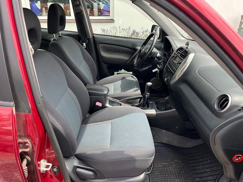 Toyota RAV4 (2004) 2.0 i 4 x 4  Velmi pěkná - fotka 13 z 18