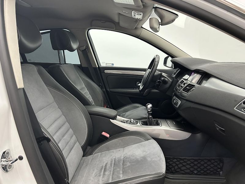 Renault Laguna 2.0 dCi Dynamic - fotka 18 z 22