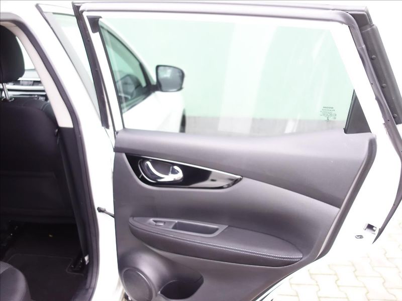 Nissan Qashqai 1,5 81kW NAVI - fotka 31 z 39
