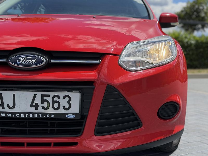 Ford Focus (2014) 1.6i 77 kW/park. senzor - fotka 8 z 19