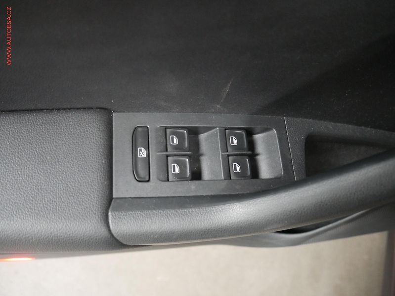 Škoda Octavia (2013) 1.6 TDi, ČR, Sport, bixen, - fotka 19 z 21