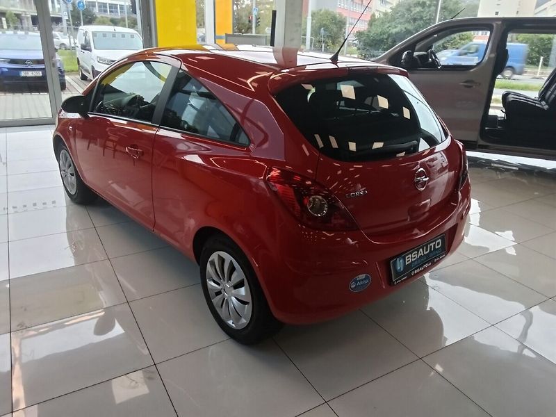 Opel Corsa 1.2i 63KW AUT 2011 - fotka 4 z 9