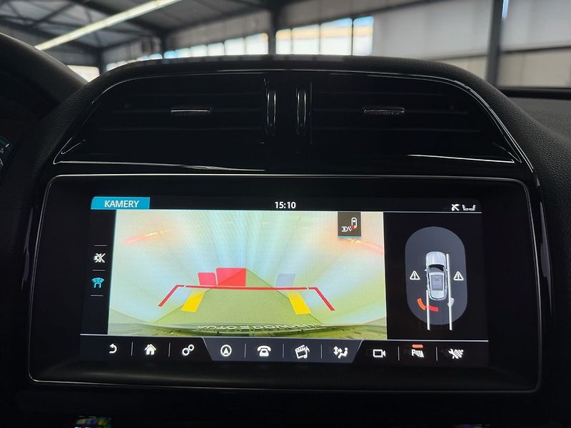 Jaguar F-Pace 2.0d AWD A/T PRESTIGE, WEBASTO - fotka 14 z 25