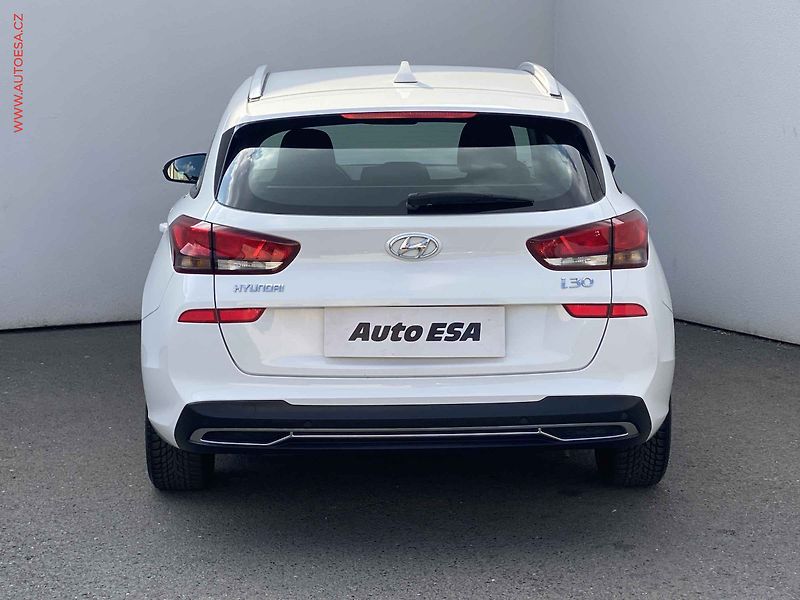Hyundai i30 (2021) 1.6 CRDi, 1.maj,ČR, Comfort - fotka 5 z 17