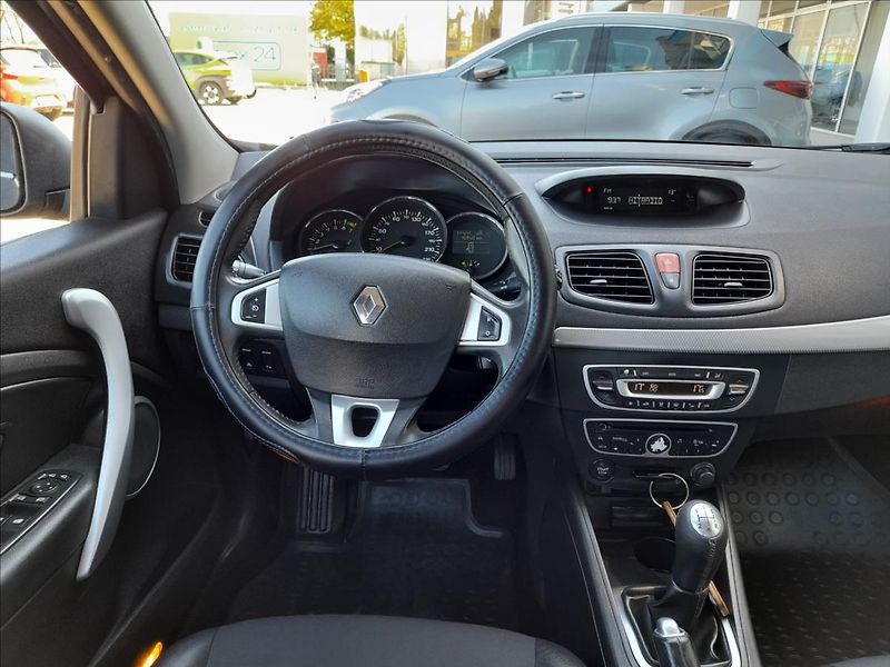 Renault Fluence 1,6 i 16V Privilege STÁLE U NÁ - fotka 10 z 16