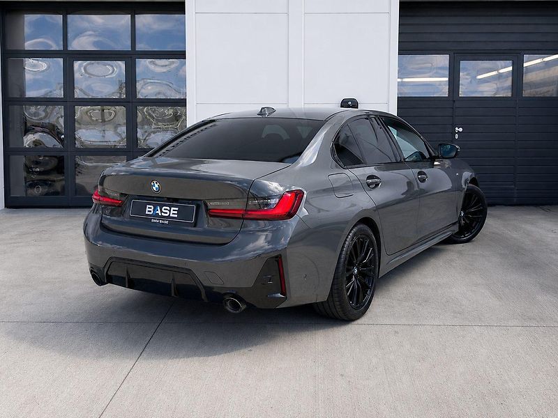 BMW Řada 3 330i M-Sport - fotka 4 z 31