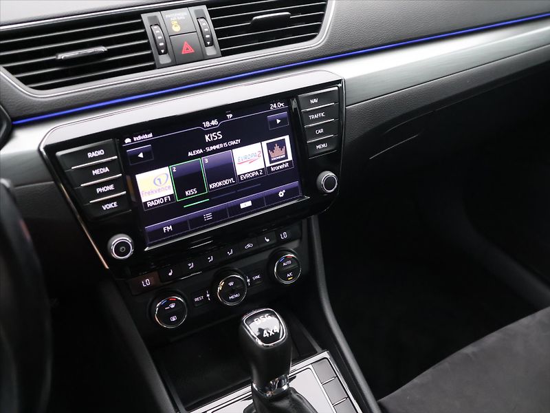 Škoda Superb 2,0 TDI 140kW 4x4 DSG Style CZ - fotka 23 z 34