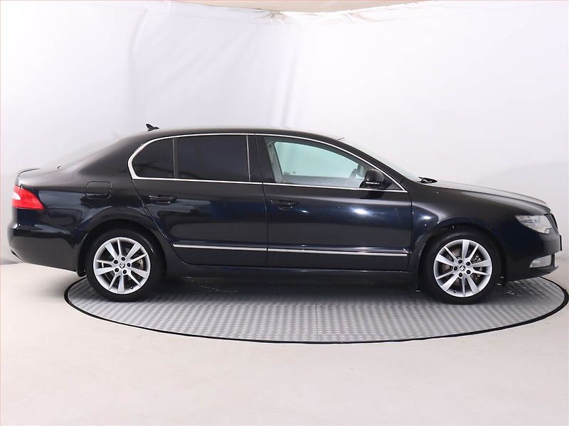 Škoda Superb (2011) 2.0 TDI, Navi, Xenony - fotka 6 z 18