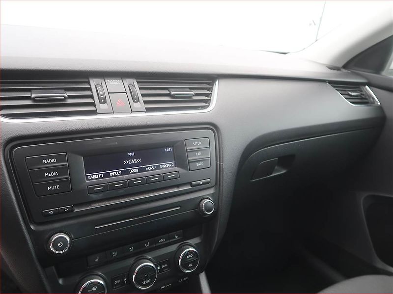 Škoda Octavia (2013) Elegance 1.6 TDI, Serv.kniha - fotka 10 z 15