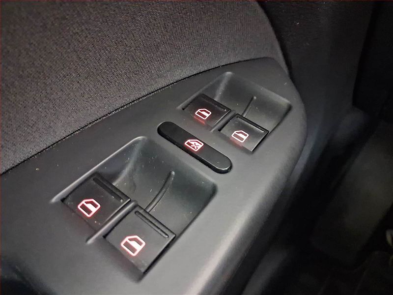 Volkswagen Touran (2015) 1.6 TDI, Automat, Tempomat - fotka 15 z 16