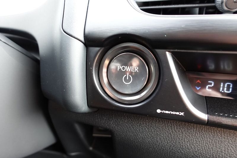 Lexus UX 300h UX300h Luxury 4x4 - fotka 28 z 38