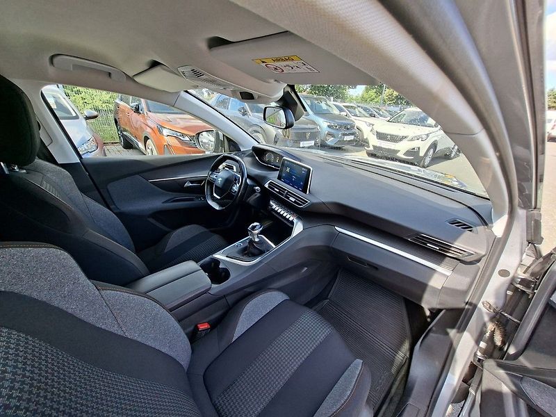 Peugeot 5008 ACTIVE 1,2 PT 130k M6 - fotka 15 z 26