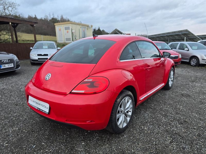 Volkswagen Beetle (2012) 1.6 TDi 2012 - fotka 7 z 17