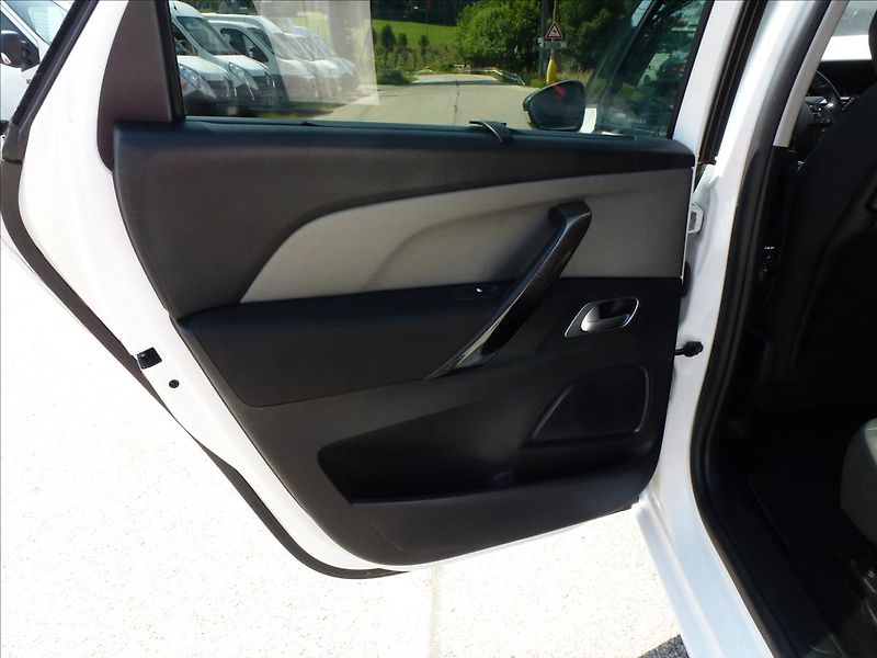 Citroën C4 Picasso 1,2 PureTech 130 S&S MAN6 NAVI - fotka 17 z 56
