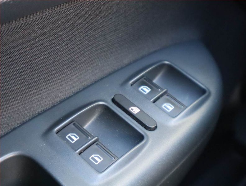 Škoda Octavia (2012) 2.0 TDI, Automat, Tempomat - fotka 15 z 17