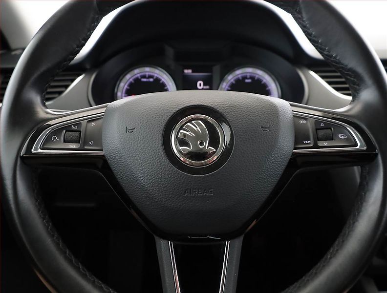 Škoda Octavia (2018) 1.6 TDI, Serv.kniha, Tempomat - fotka 8 z 16