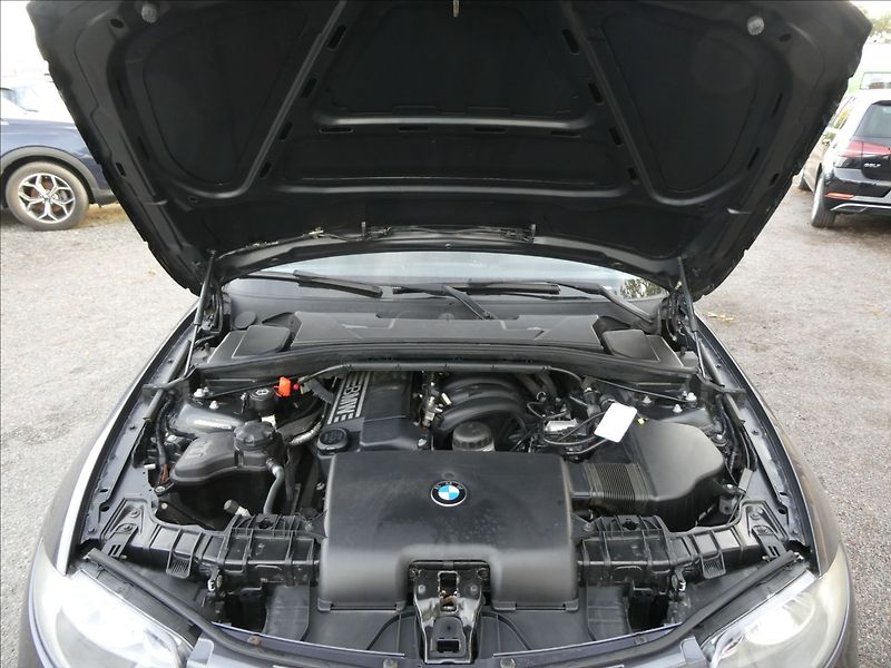 BMW Řada 1 1,6 i 85kW serviska, 2.majitel - fotka 33 z 40
