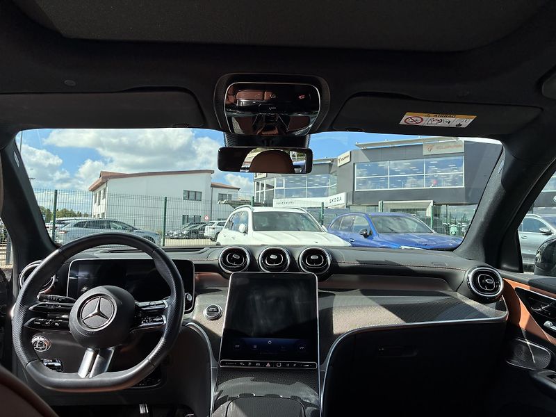 Mercedes-Benz GLC (2024) 300de 4MATIC - fotka 11 z 15