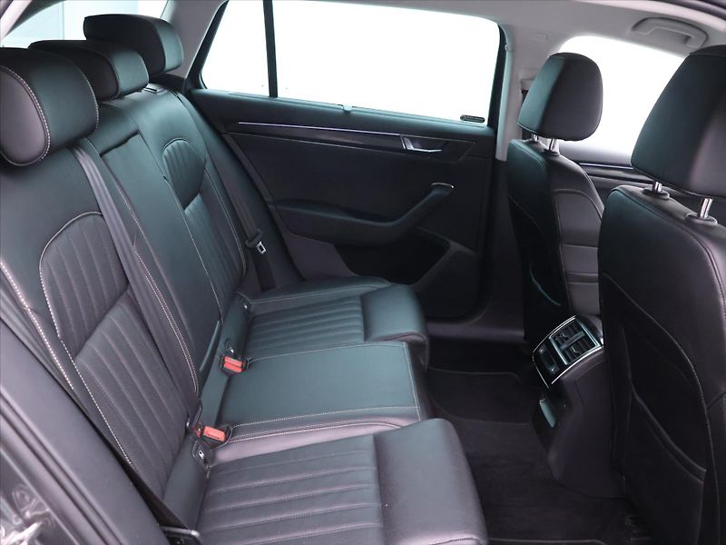 Škoda Superb 2,0 TDI 147kW L&K LED DSG CZ - fotka 12 z 36