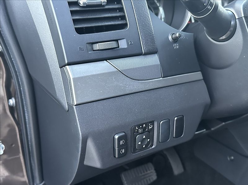 Mitsubishi Pajero 3,2 DI-D 190PS  Instyle-7 4x4 - fotka 31 z 54