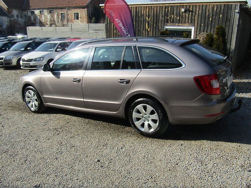 Škoda Superb (2011) 1.6 TDI 77kW ZIMNÍ PNEU - fotka 4 z 32