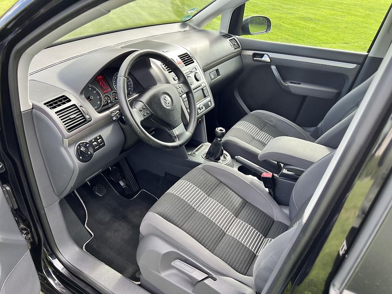 Volkswagen Touran 1.6 MPI 75KW,7MÍST,DIGI,NAVI - fotka 11 z 46
