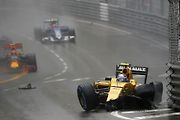 GP F1 2016 Monako - Jolyon Palmer (Renault) po nárazu do bariéry na cílové rovince 7. kola