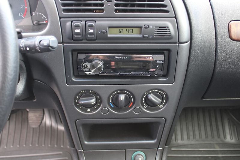 Citroën Xsara (2001) 1.4i VELICE ZACHOVALÝ STAV - fotka 15 z 19
