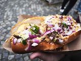 Neodolal i jsme a dali jsme si i Hot Dog s trhaným masem za 169 korun.