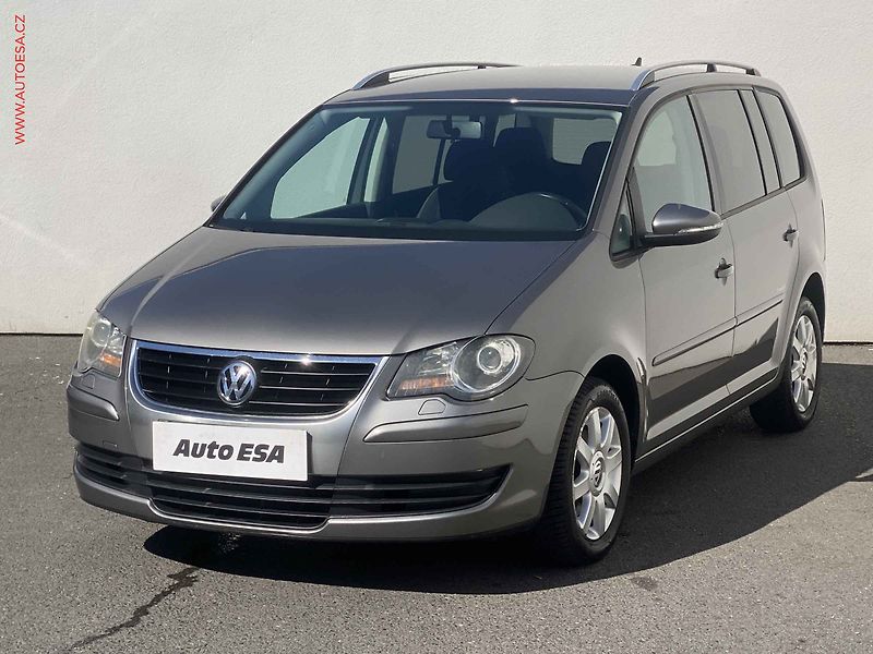 Volkswagen Touran (2010) 1.6i, Freestyle, navi - fotka 3 z 17