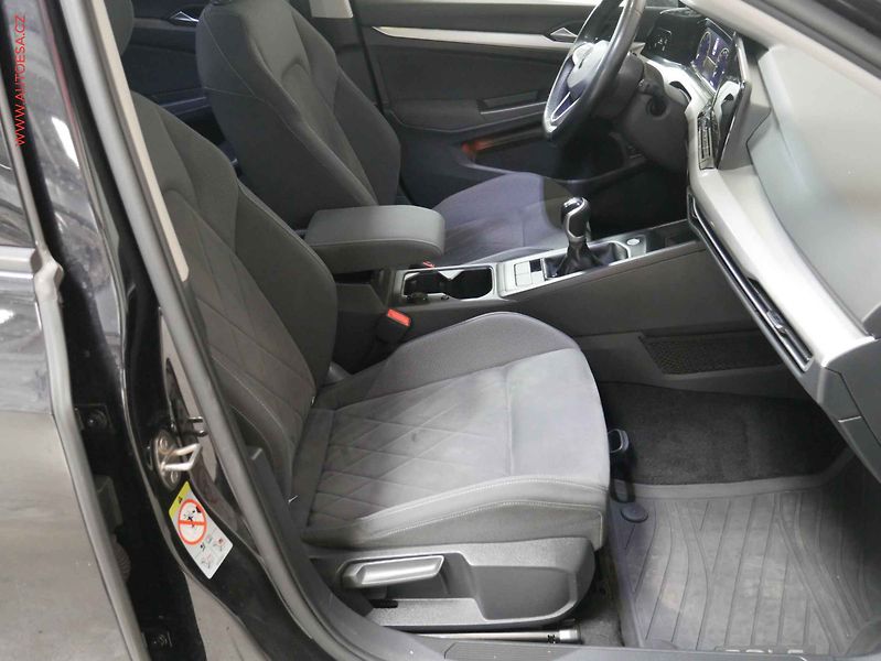 Volkswagen Golf (2020) 2.0 TDi, ČR, Life - fotka 12 z 23