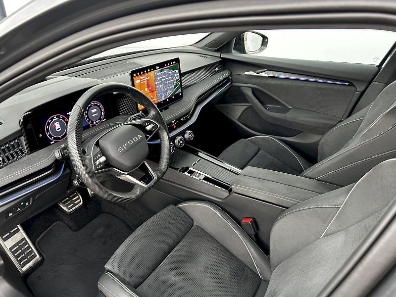 Škoda Superb (2025) Combi 2.0 TDI 110kW DSG SportL - fotka 26 z 35
