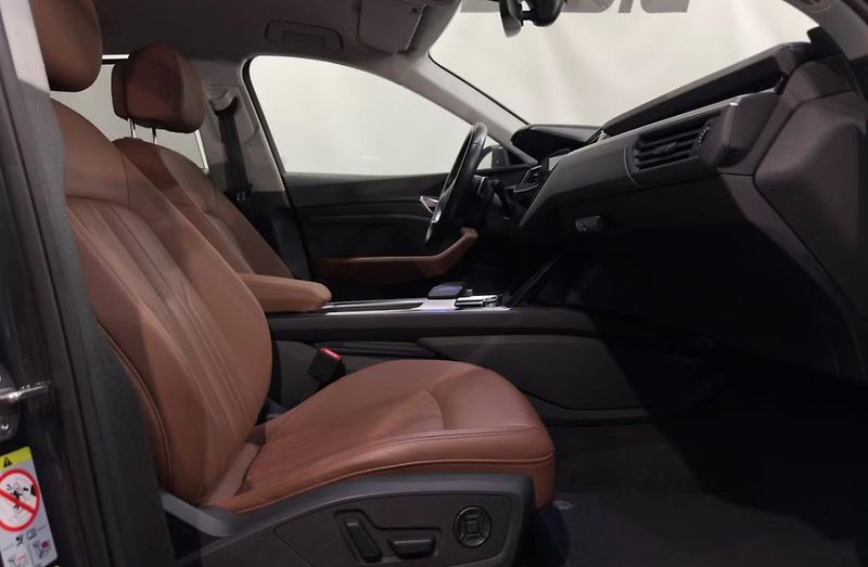 Audi Q8 e-tron 50 Q SoH 95% 360Kam Vzduch LED - fotka 23 z 26