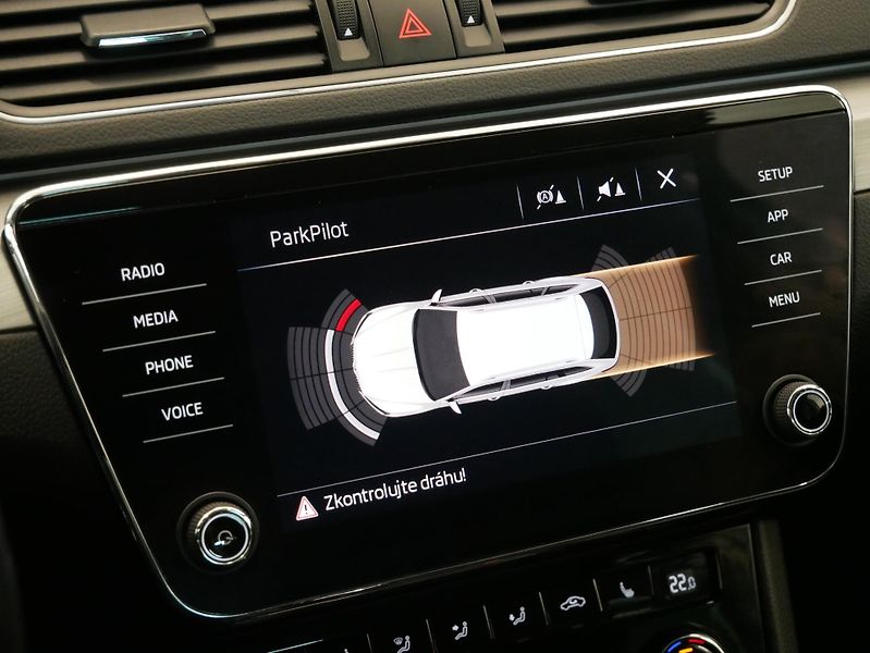 Škoda Superb - fotka 19 z 27