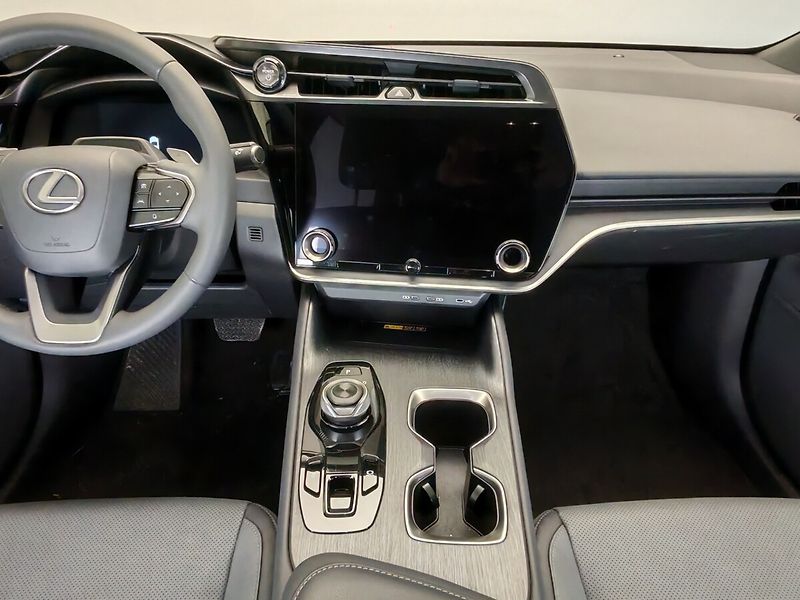 Lexus RZ 450e 450e Executive 4x4 - fotka 16 z 40