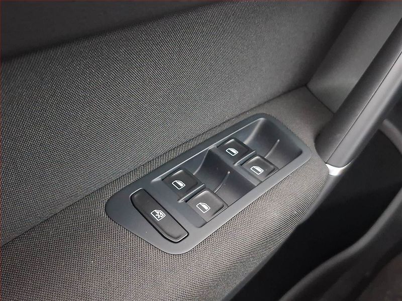Volkswagen Golf Sportsvan (2014) 1.2 TSI, Automat, Pan. střecha - fotka 18 z 19