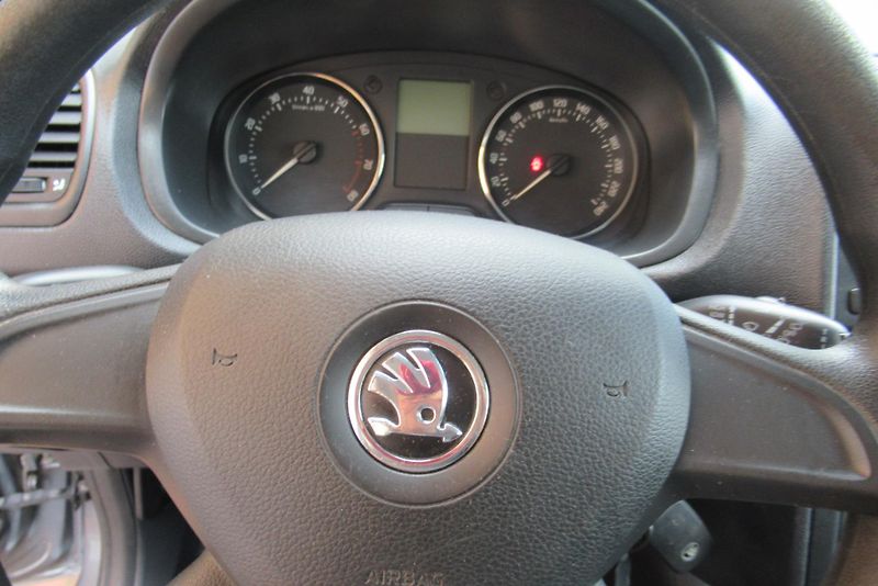 Škoda Fabia 1.2 TSi KLIMA TAŽNÉ - fotka 12 z 29
