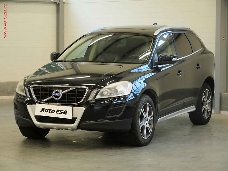 Volvo XC60 (2011) 2.4d 4x4, 2.maj, Xenon, kůže - fotka 3 z 21