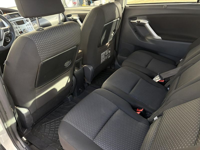 Toyota Verso 2.2 D-4D 110kW AT 7 míst - fotka 11 z 20