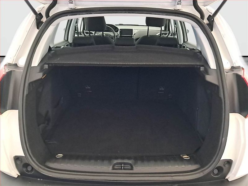 Peugeot 2008 (2018) 1.2 PureTech, Xenony, Tempomat - fotka 13 z 16