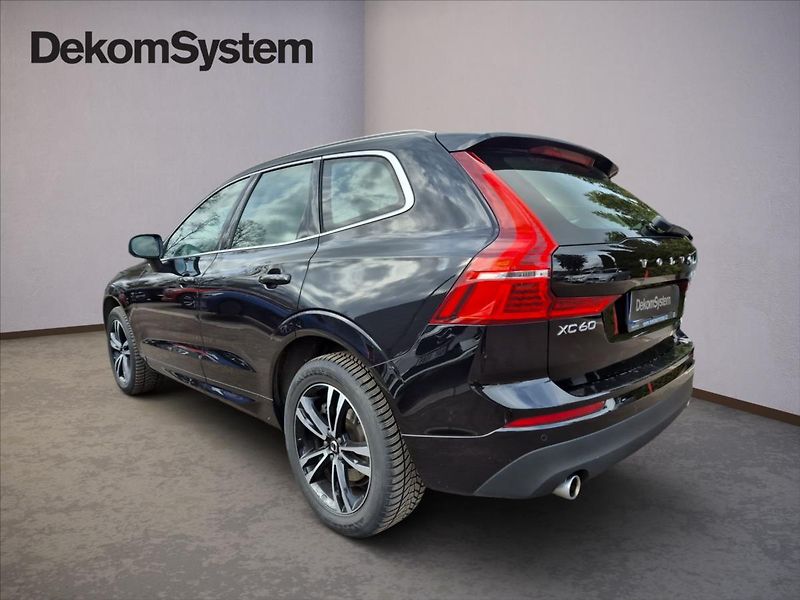 Volvo XC60 2,0 B4 AWD MOMENTUM+ - fotka 4 z 18