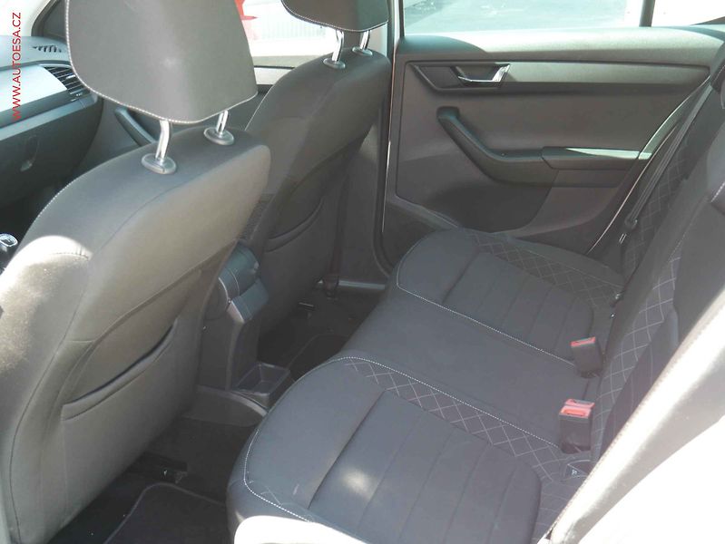 Škoda Fabia (2015) 1.2 TSI, ČR, LED, AC, temp - fotka 10 z 19