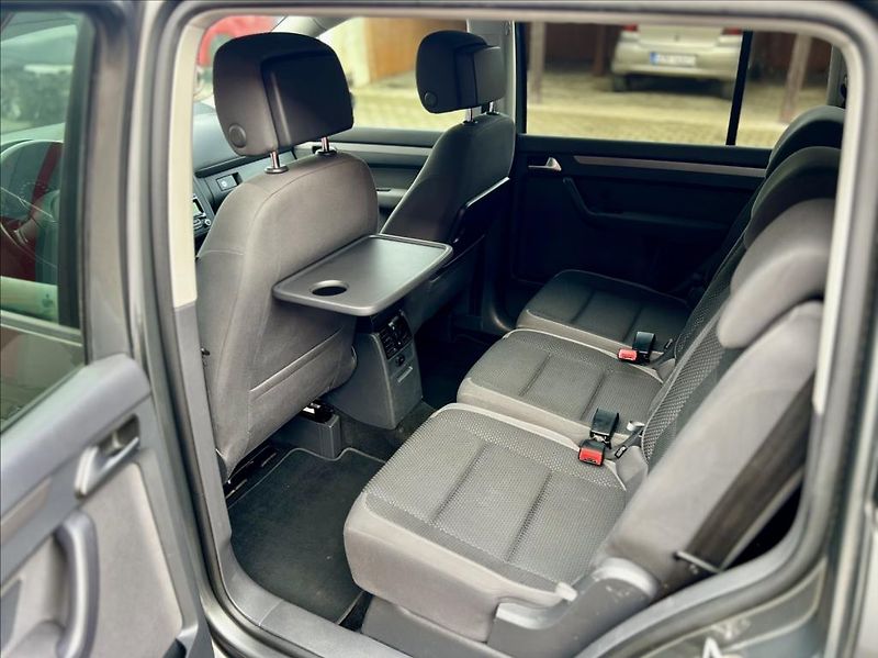 Volkswagen Touran 1,6 TDi / KLIMA / 7MÍST / DSG - fotka 13 z 39