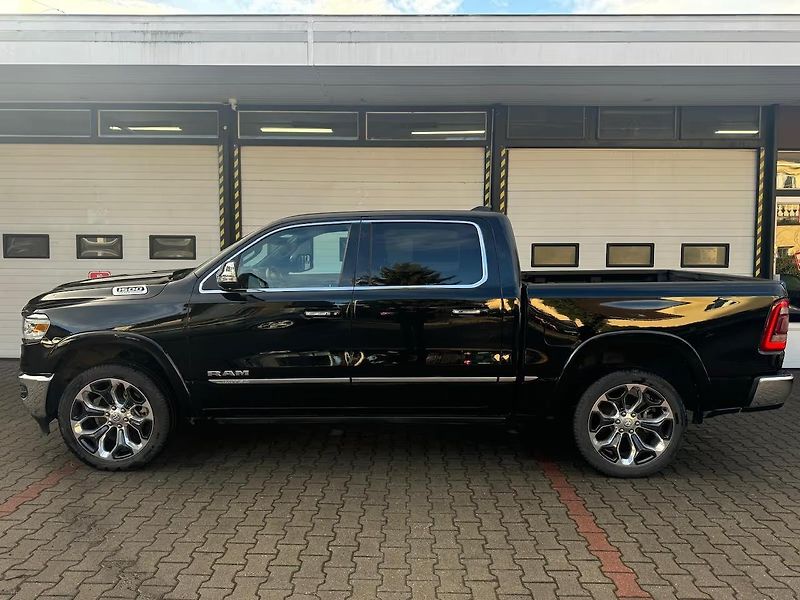 RAM 1500 (2024) 5,7l hemi LIMITED - fotka 2 z 9